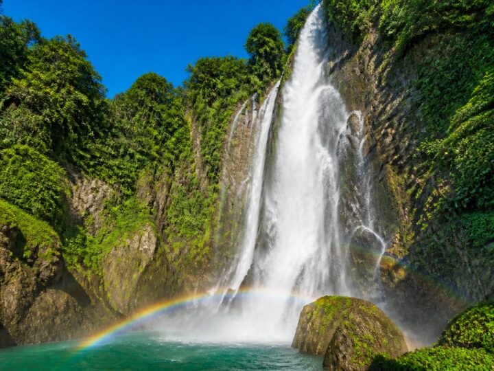 Frases de Cachoeira: Inspiração, Conexão e Beleza Natural